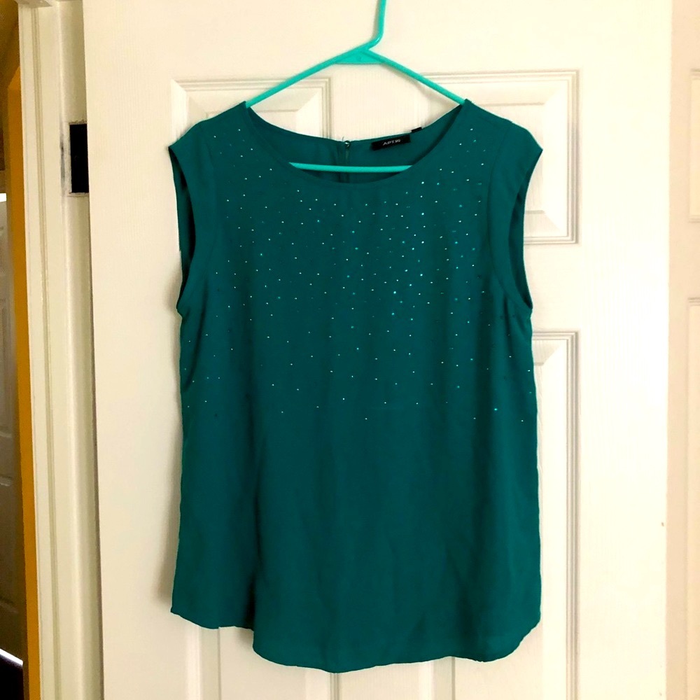 NWT beautiful blouse! Green with bling 💋